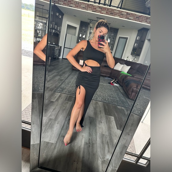 SUPERDOWN ALANIE MAXI DRESS BLACK. NWT - Picture 3 of 5